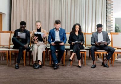 Een groep professionals die samenwerken aan recruitmentstrategieën met Maximizd België.